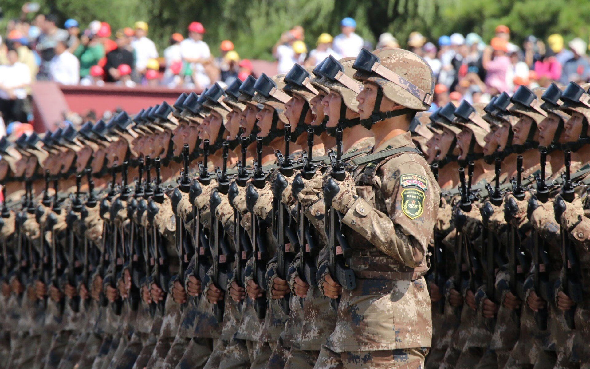 -布克关键时刻命中三分稳定太阳领先优势，布克生涯命中率