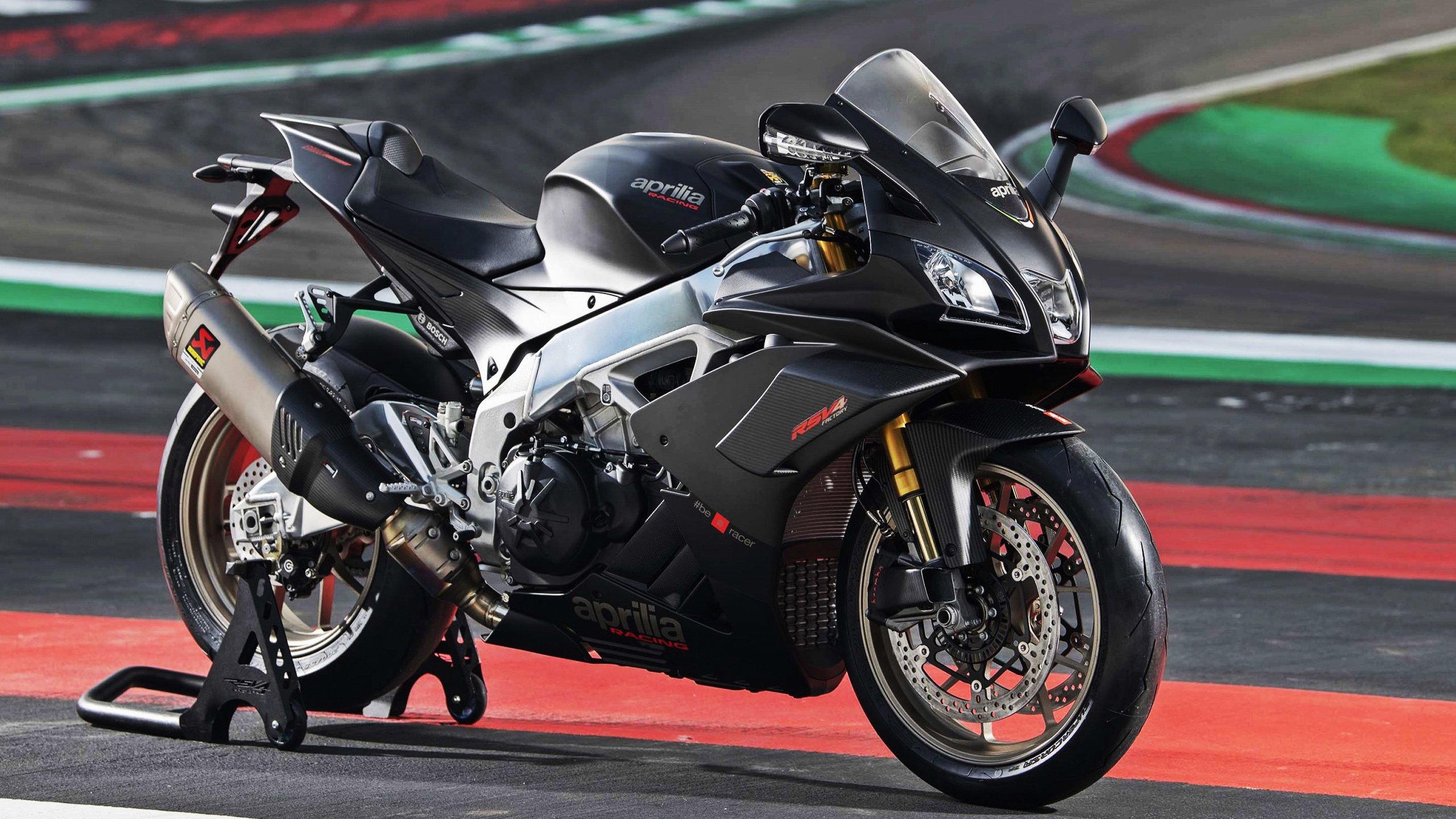 技术动作规范性与世界标准同步，技术动作规范的重要性