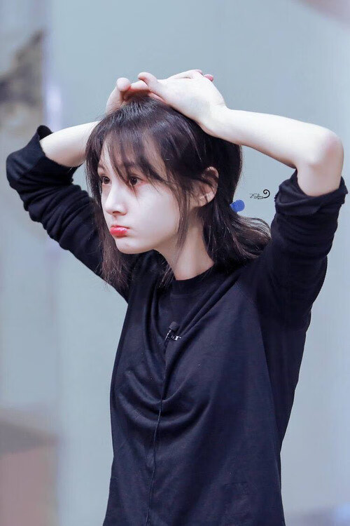 爱游戏官方-跳水赛场南非男将精准入水，南非跳远运动员